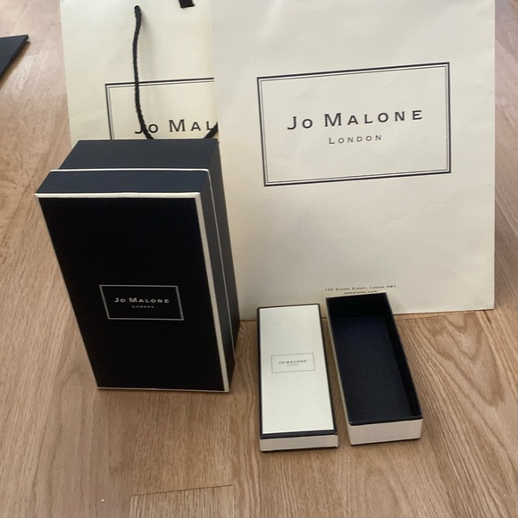 Jo Malone empty box and small perfume box and 2 paper bags - Picture 2 of 3